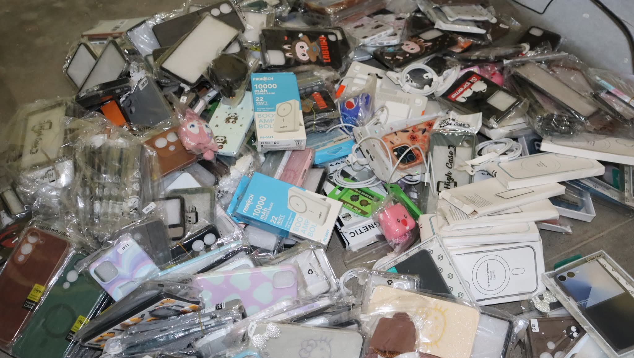 बाँकेमा अबैध रुपमा भन्सार छलि ल्याएको सामान र खसि बरामद