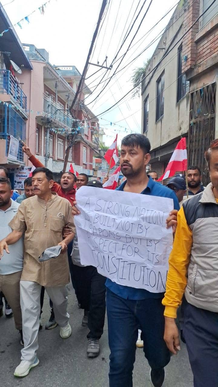 भष्टाचार नियन्त्रण लगायत Gen Z काे माग संबाेधन गर्नुपर्ने , राष्ट्रपतिलाई सार्वजनिक गर्नुपर्ने । संबैधानिक सर्बोच्चता कायम हुनुपर्ने भन्दै नेपाली कांग्रेसको प्रदर्शन