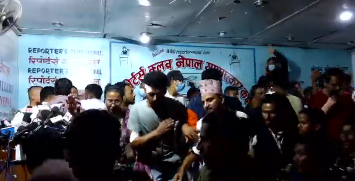 सुदन गुरुङमाथि पत्रकार सम्मेलनमै हातपात, पुग्यो प्रहरी